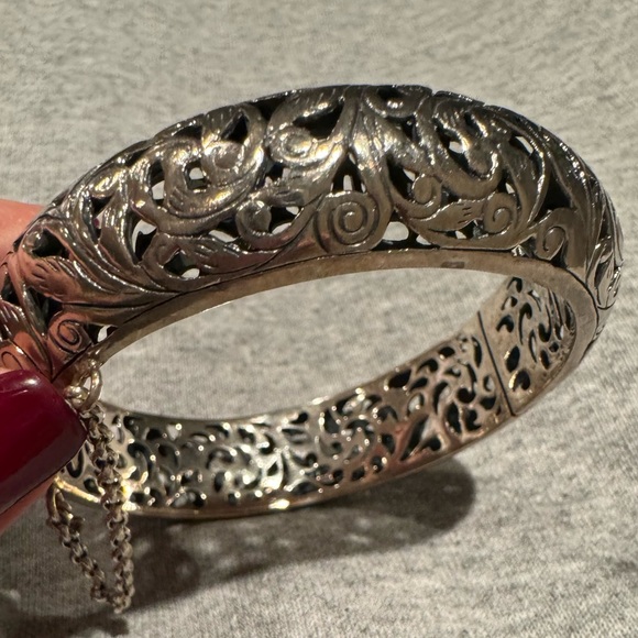 Beautifully handcrafted sterling silver Silpada bangle - Picture 2 of 9